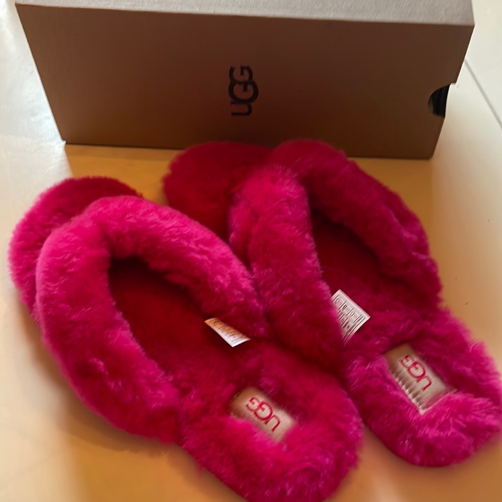 UGG Fluff Flip Flops